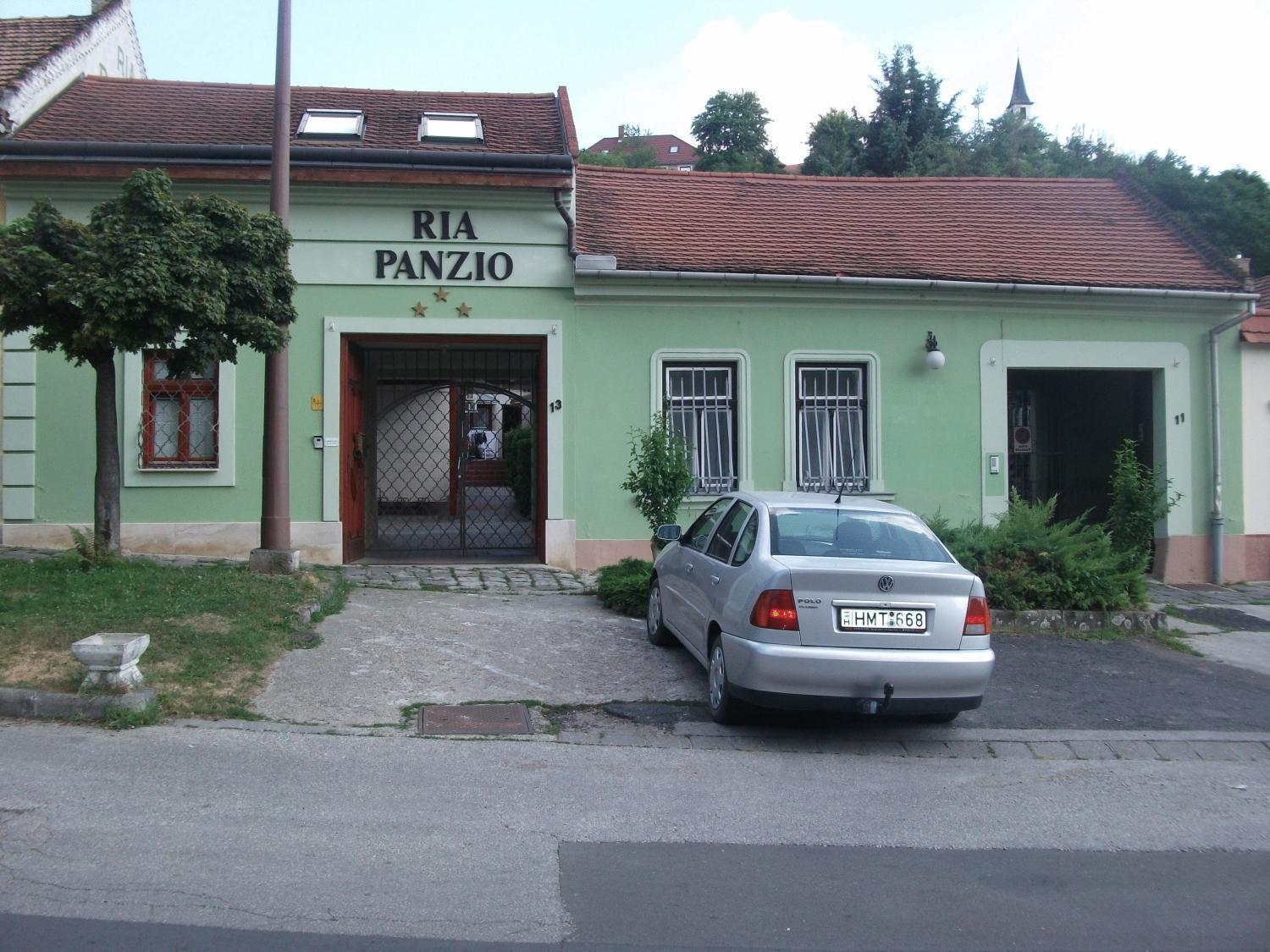 Ria Panzio Bed & Breakfast Естергом Екстериор снимка