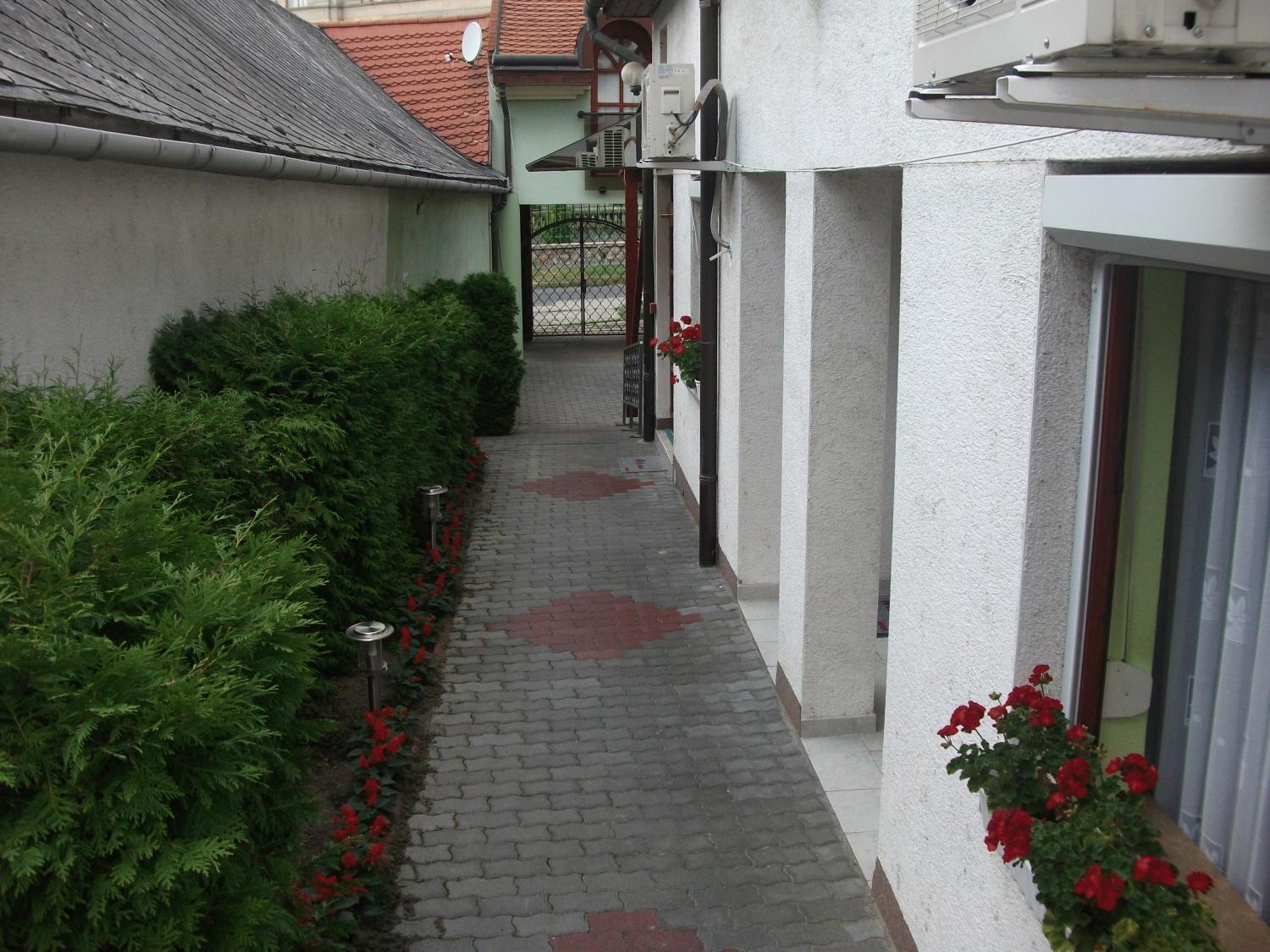 Ria Panzio Bed & Breakfast Естергом Екстериор снимка