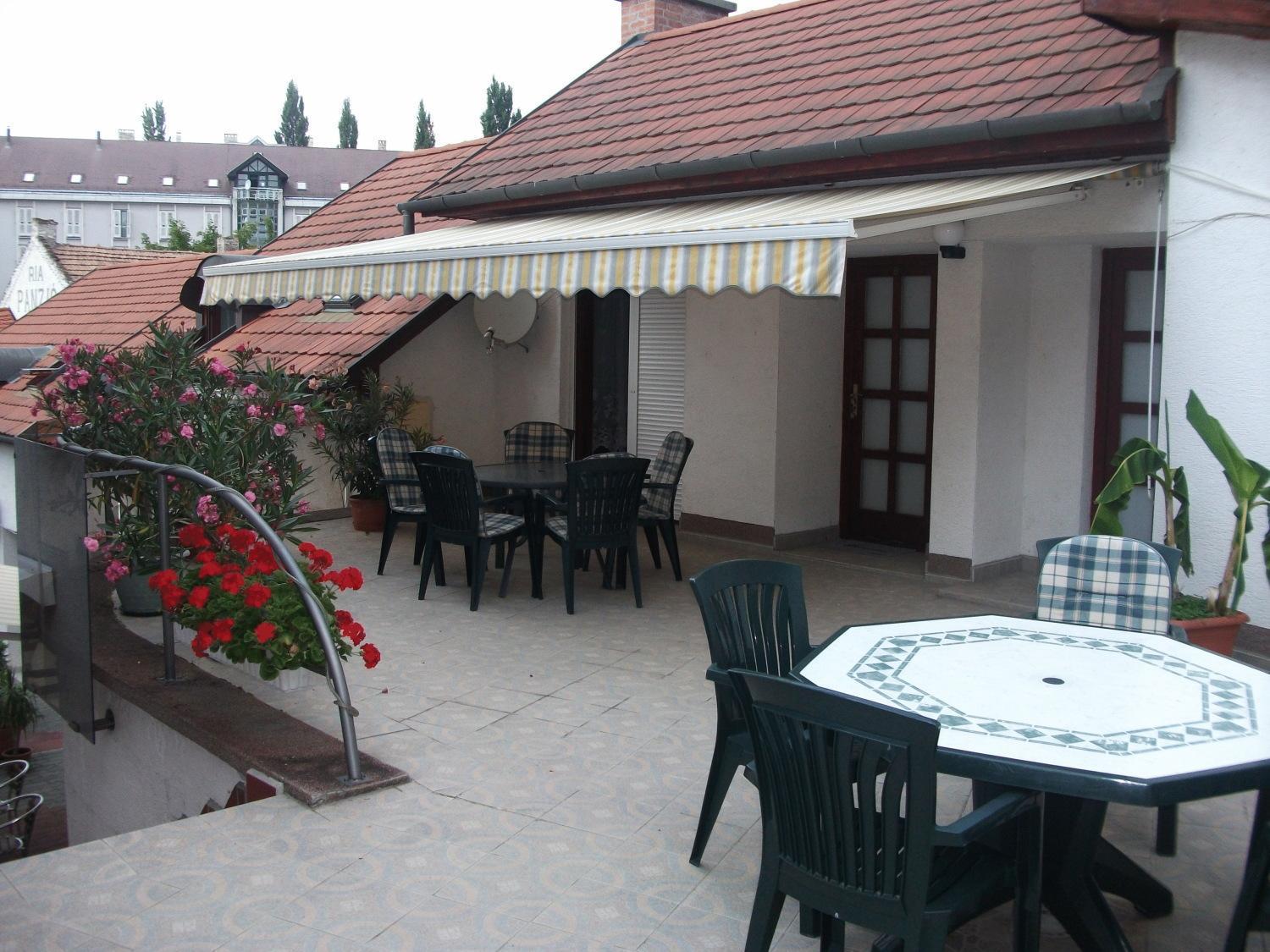 Ria Panzio Bed & Breakfast Естергом Екстериор снимка
