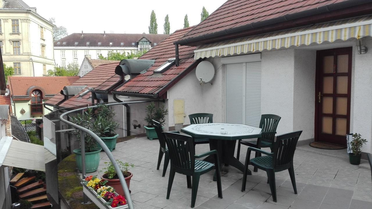 Ria Panzio Bed & Breakfast Естергом Екстериор снимка