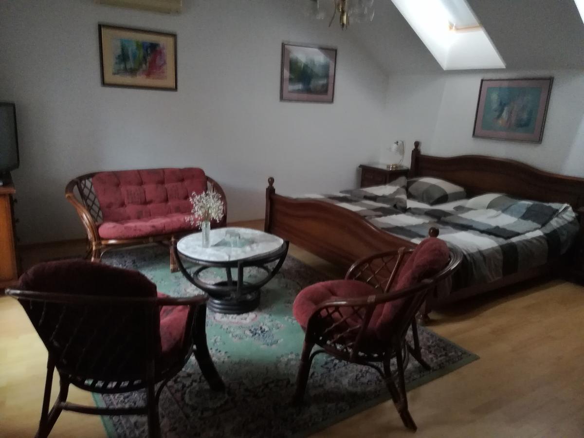 Ria Panzio Bed & Breakfast Естергом Екстериор снимка